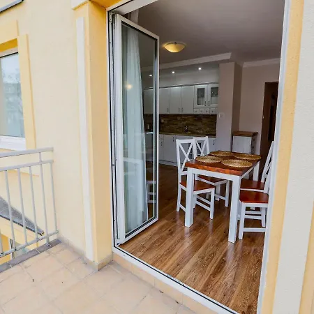 Exquisite In With Balcony Apartment